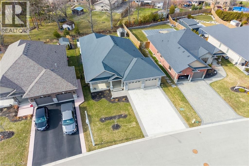 31 SYCAMORE DRIVE Image 45