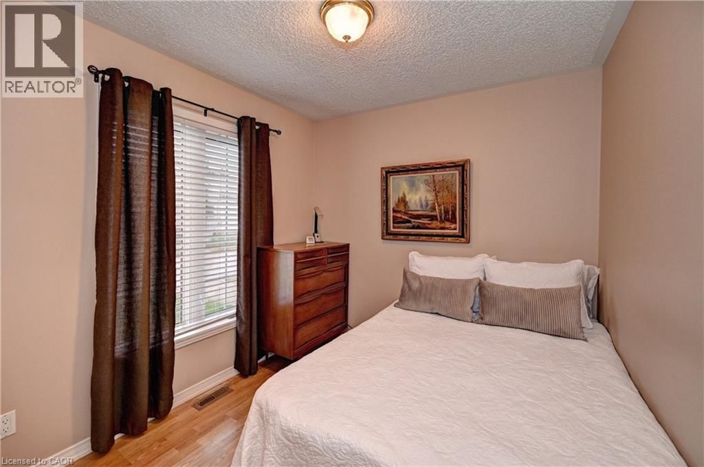 176 WESLEY CRESCENT Image 23