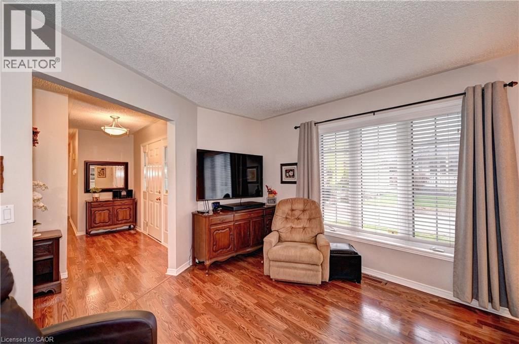 176 WESLEY CRESCENT Image 8