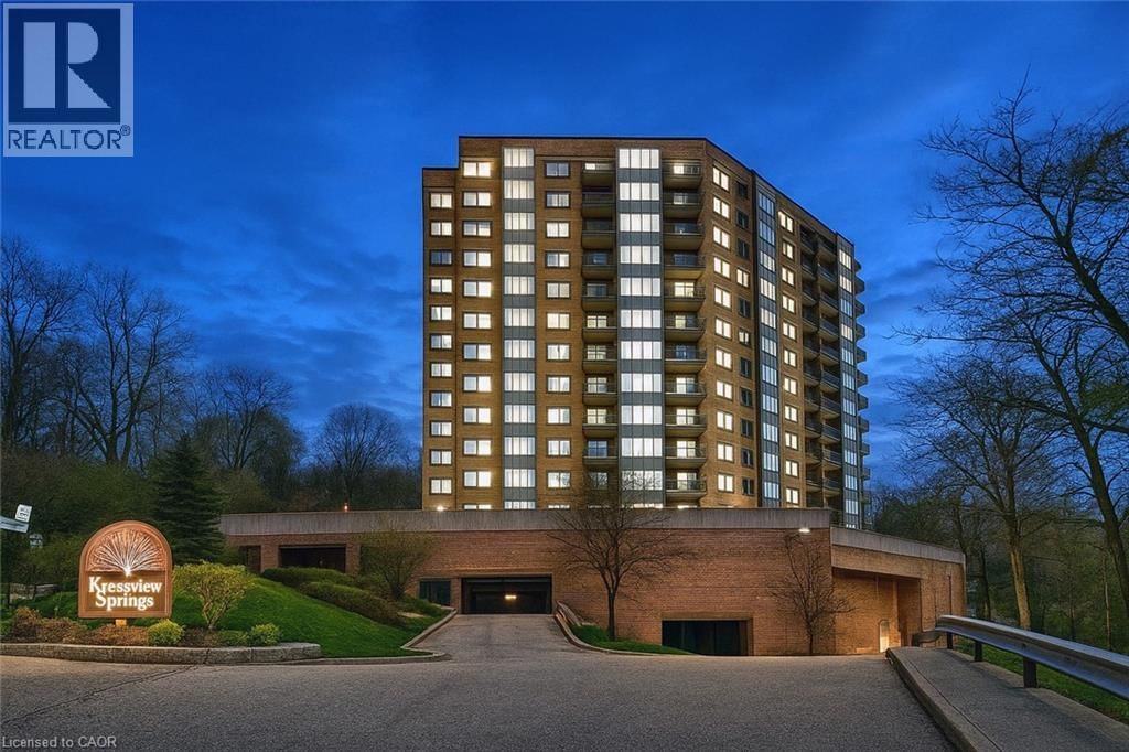 1305 - 237 KING STREET WEST Image 1