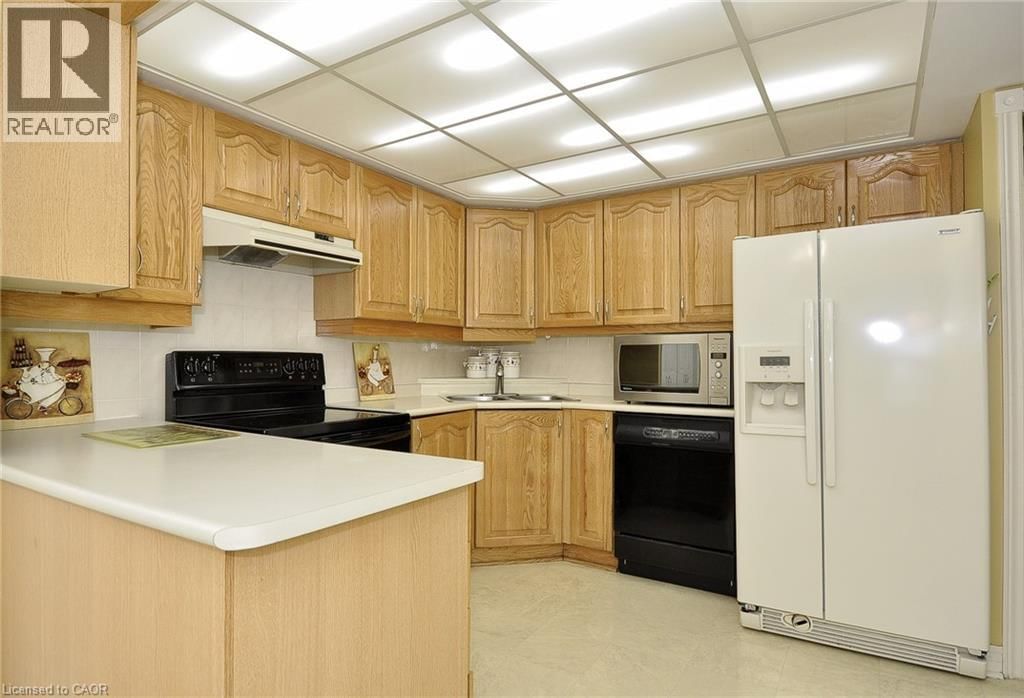 1305 - 237 KING STREET WEST Image 13