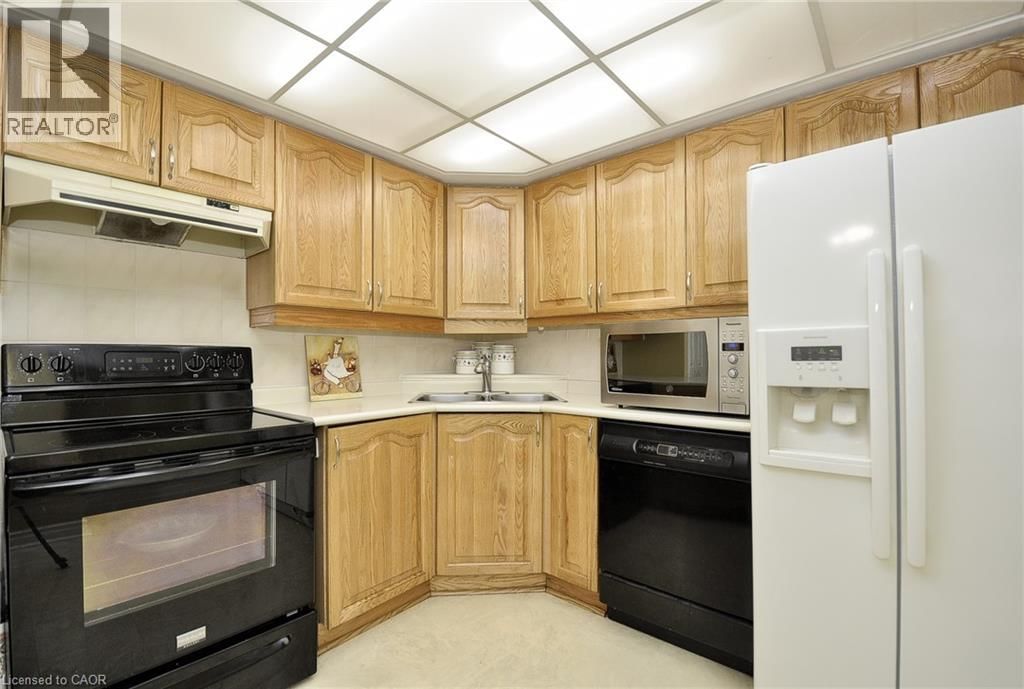 1305 - 237 KING STREET WEST Image 15