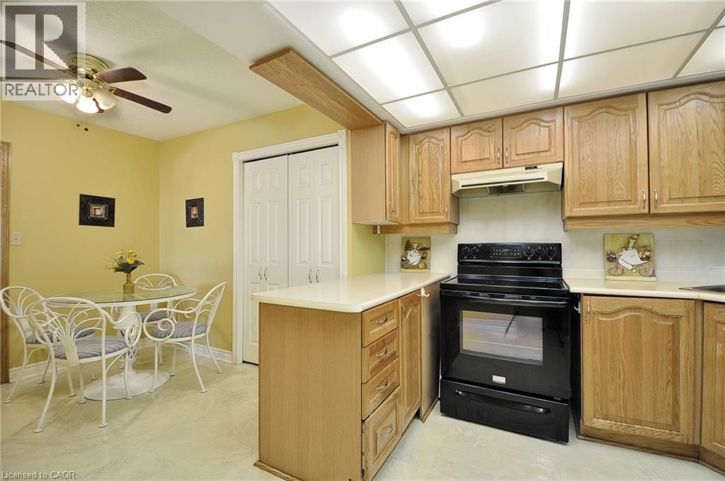 1305 - 237 KING STREET WEST Image 16