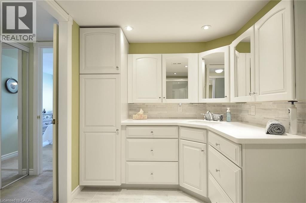 1305 - 237 KING STREET WEST Image 20