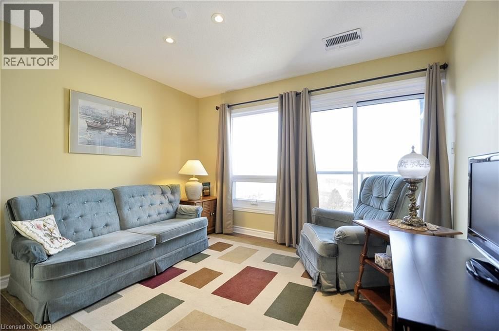 1305 - 237 KING STREET WEST Image 22