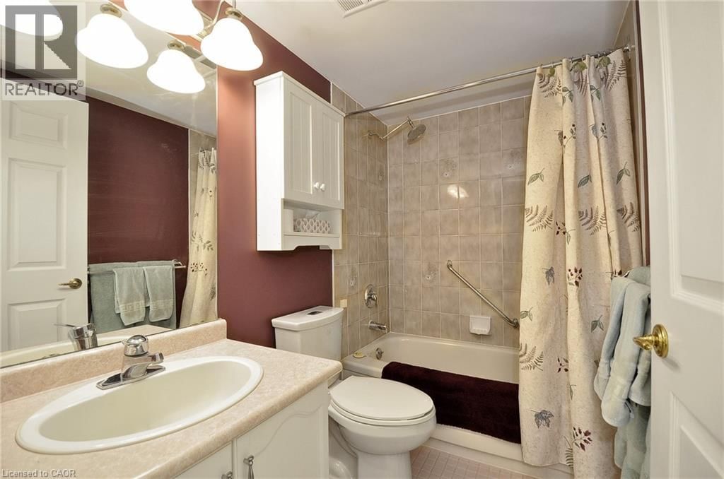 1305 - 237 KING STREET WEST Image 23