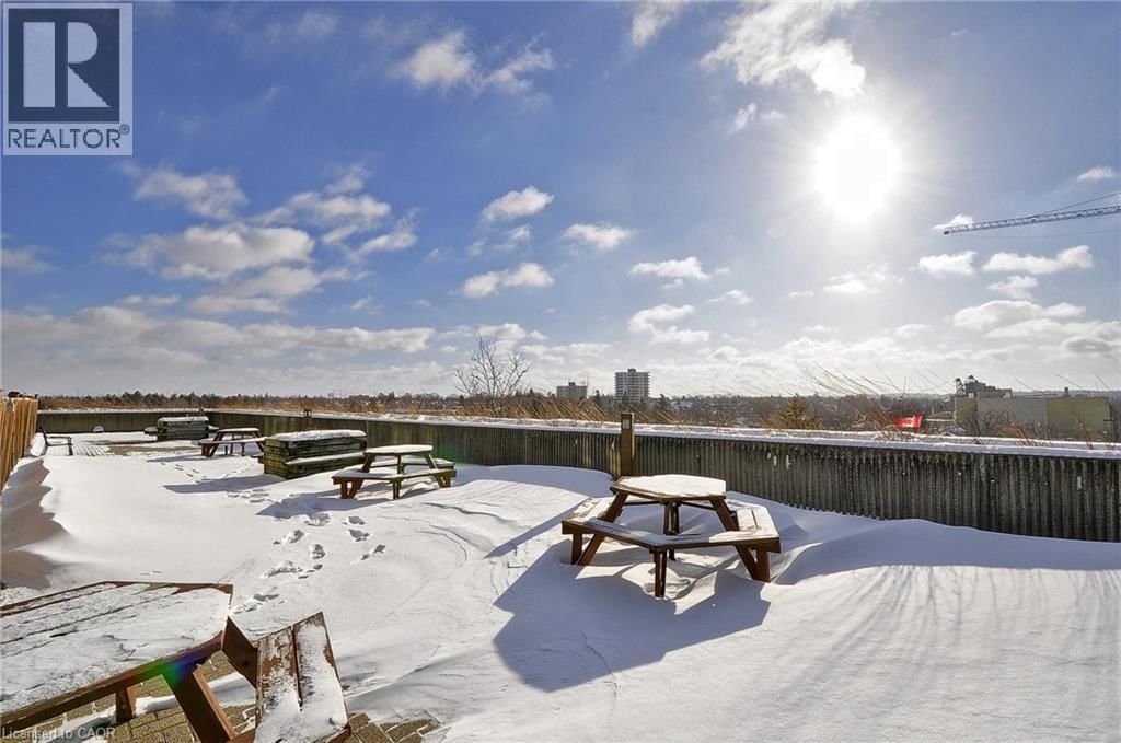 1305 - 237 KING STREET WEST Image 32