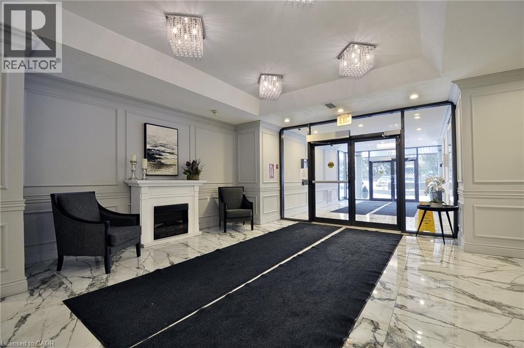 1305 - 237 KING STREET WEST Image 4