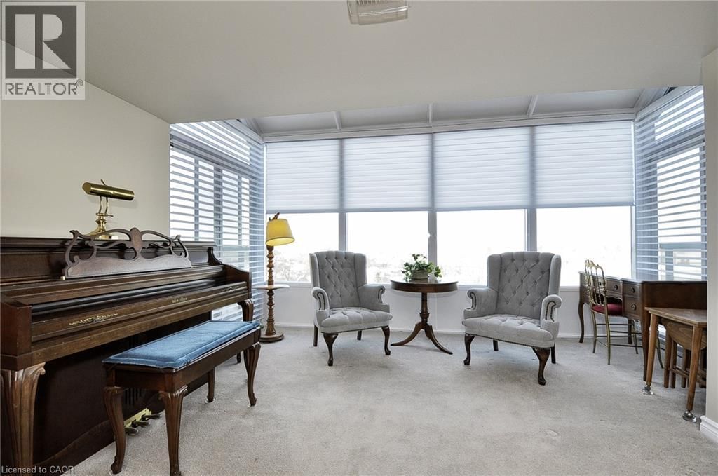 1305 - 237 KING STREET WEST Image 9