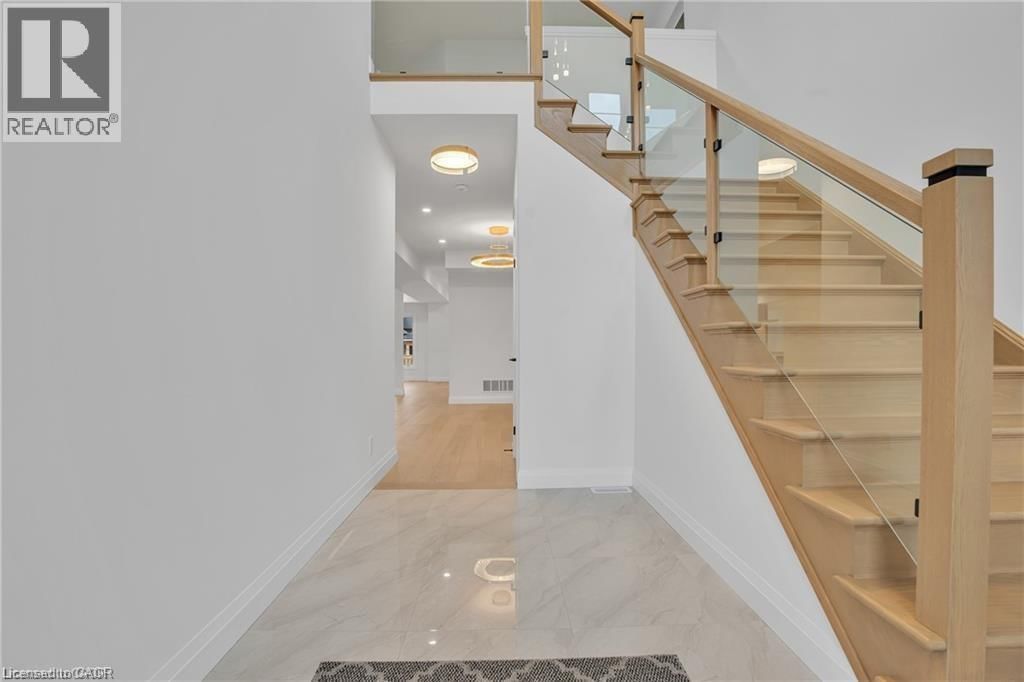 390 SOUTHCOTE ROAD Image 12