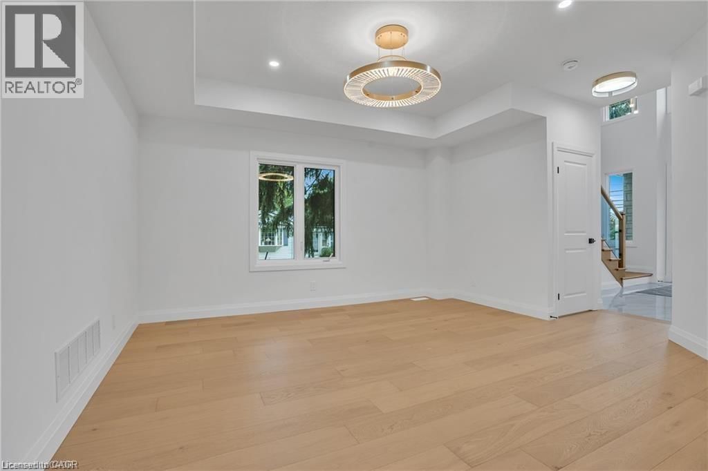 390 SOUTHCOTE ROAD Image 14