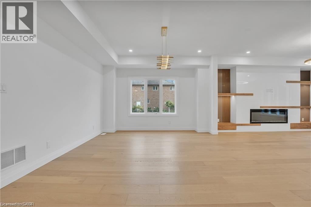 390 SOUTHCOTE ROAD Image 20