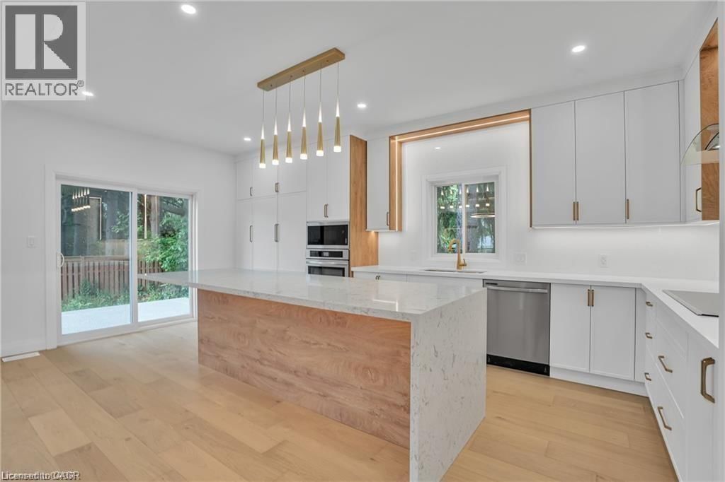 390 SOUTHCOTE ROAD Image 23