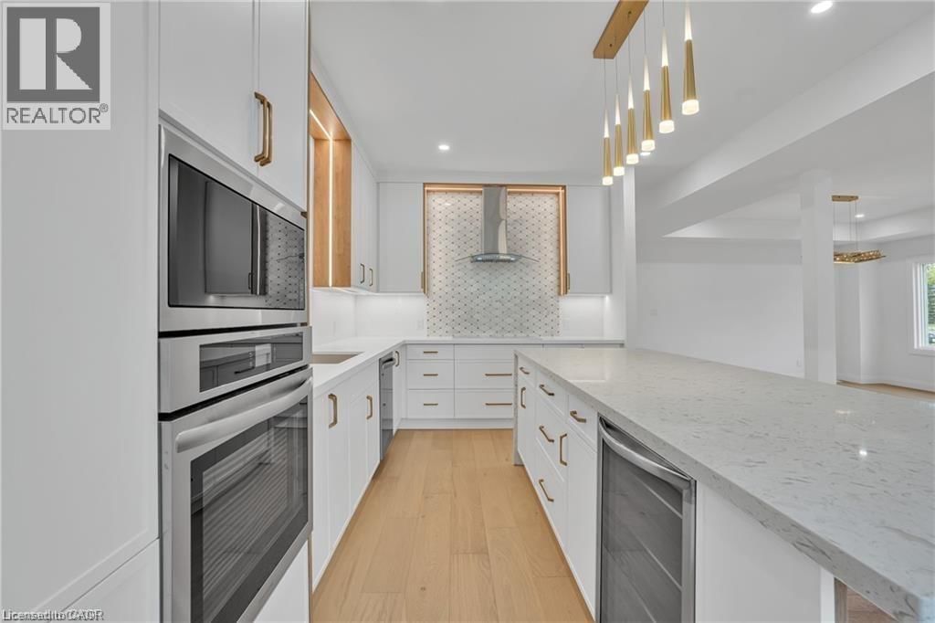 390 SOUTHCOTE ROAD Image 25