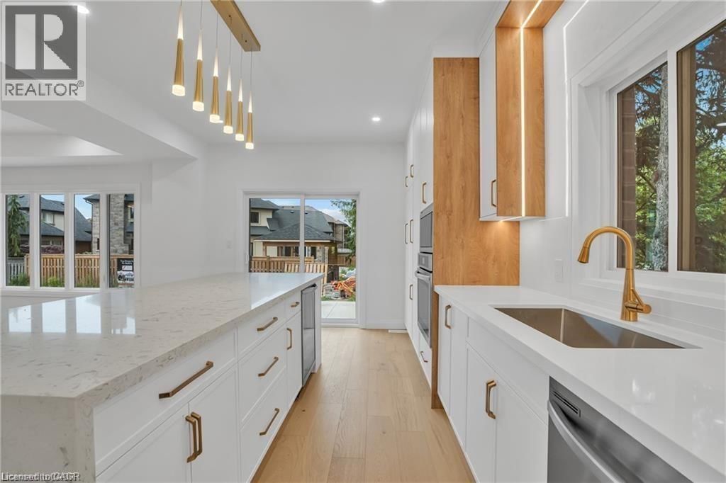 390 SOUTHCOTE ROAD Image 26