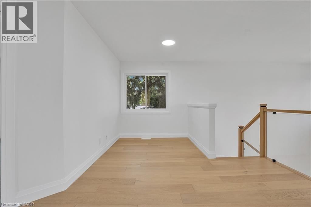 390 SOUTHCOTE ROAD Image 27