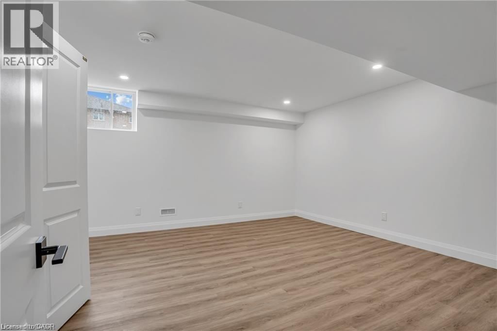 390 SOUTHCOTE ROAD Image 47