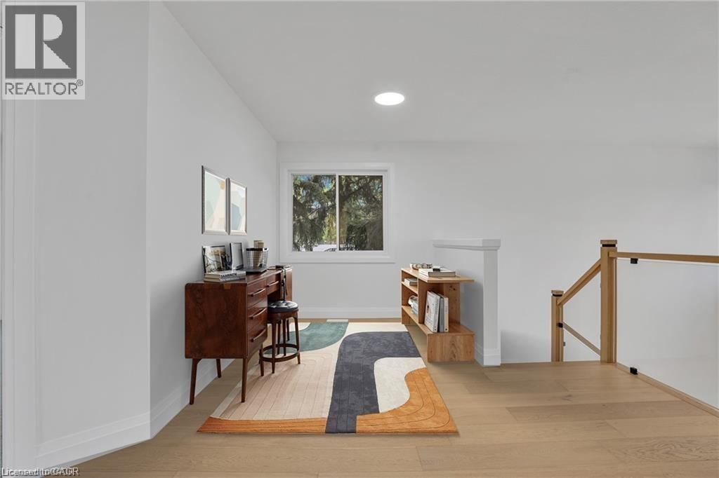 390 SOUTHCOTE ROAD Image 7