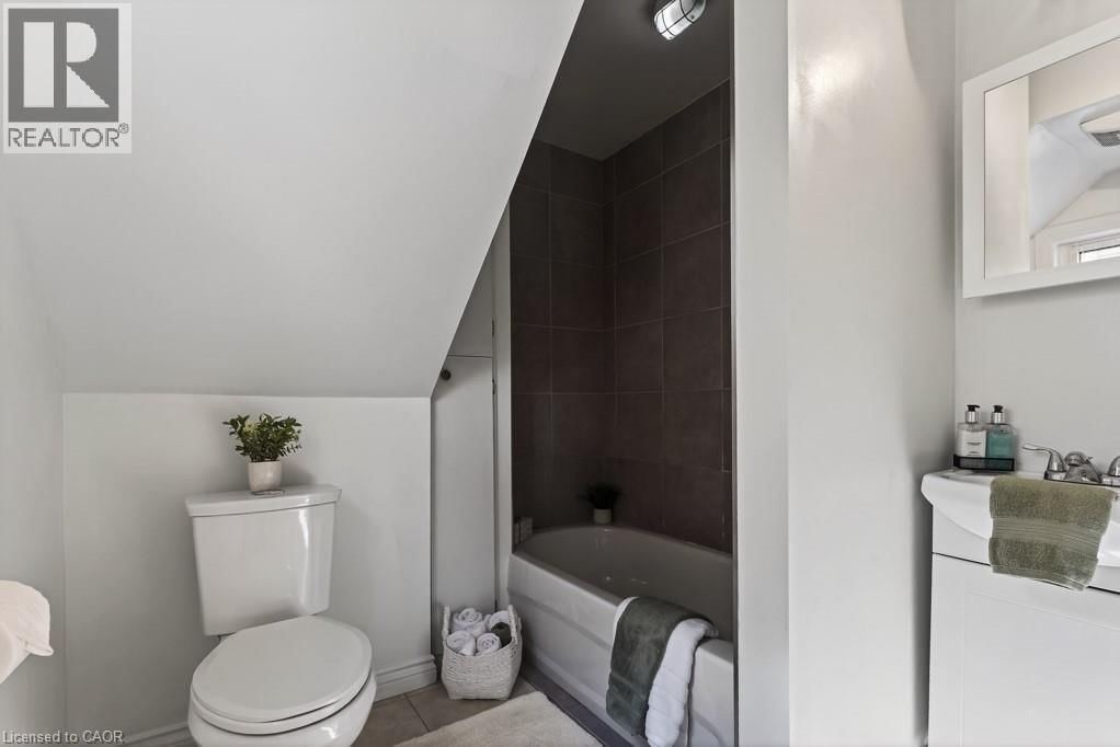 15 ADELAIDE STREET Image 23