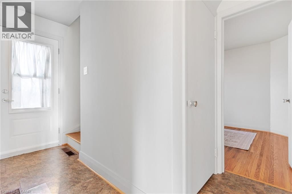 52 DOVER STREET Image 13