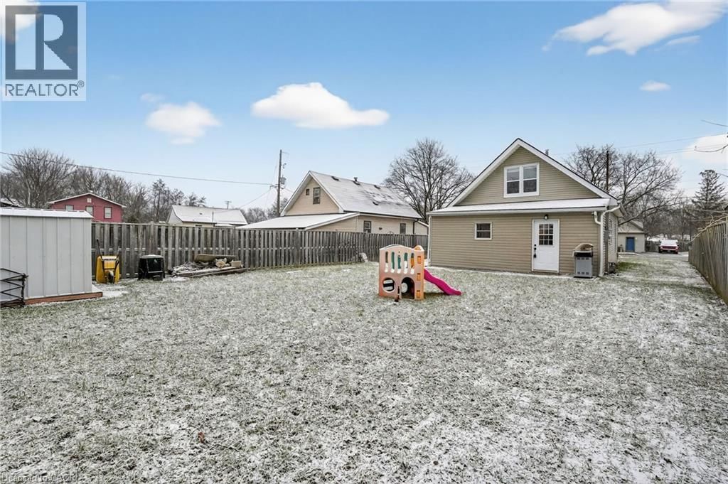 332 QUEEN STREET NORTH Image 36