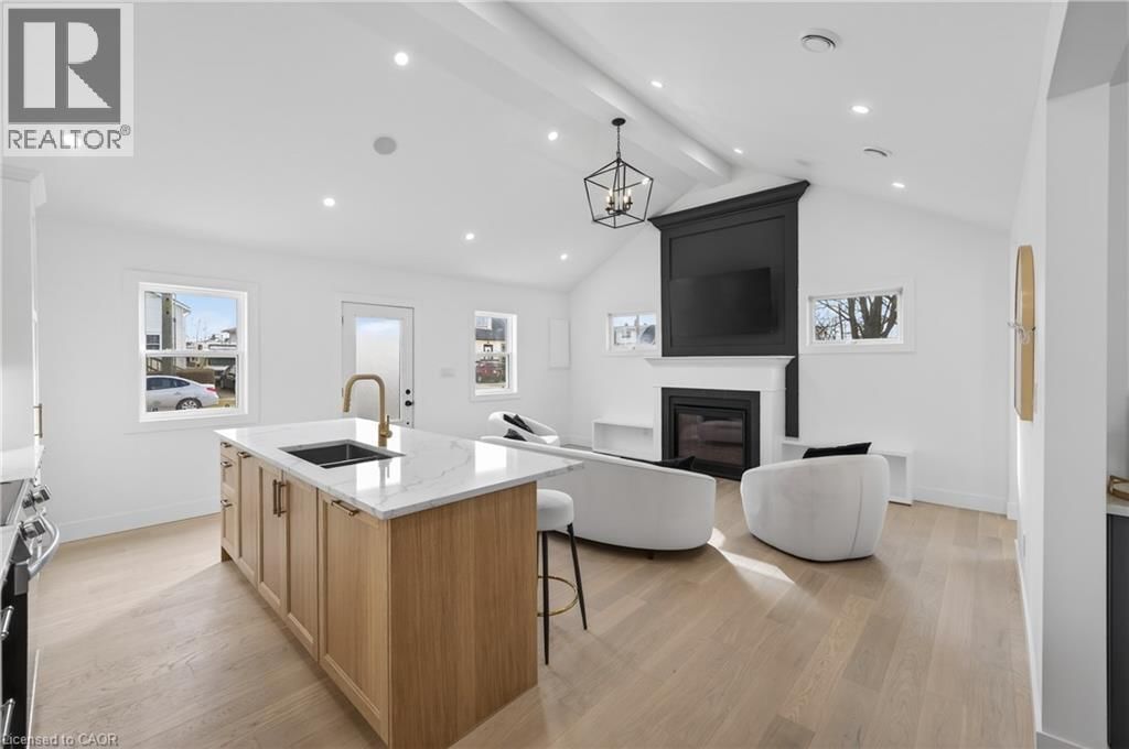 12 BAILEY STREET Image 15