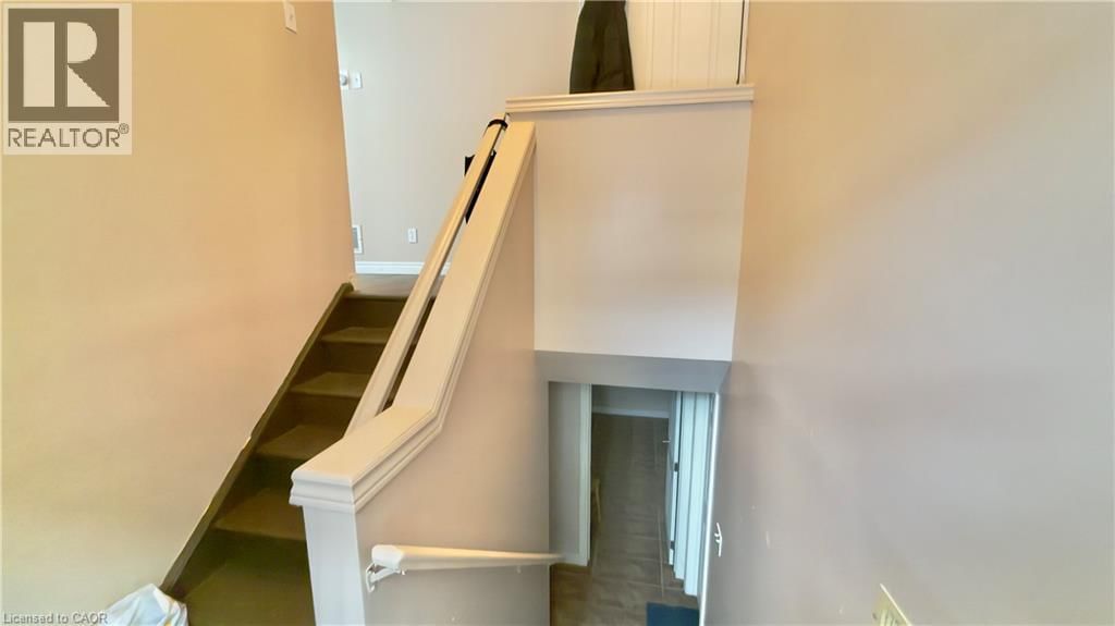 B - 16 MARSHALL STREET Image 11