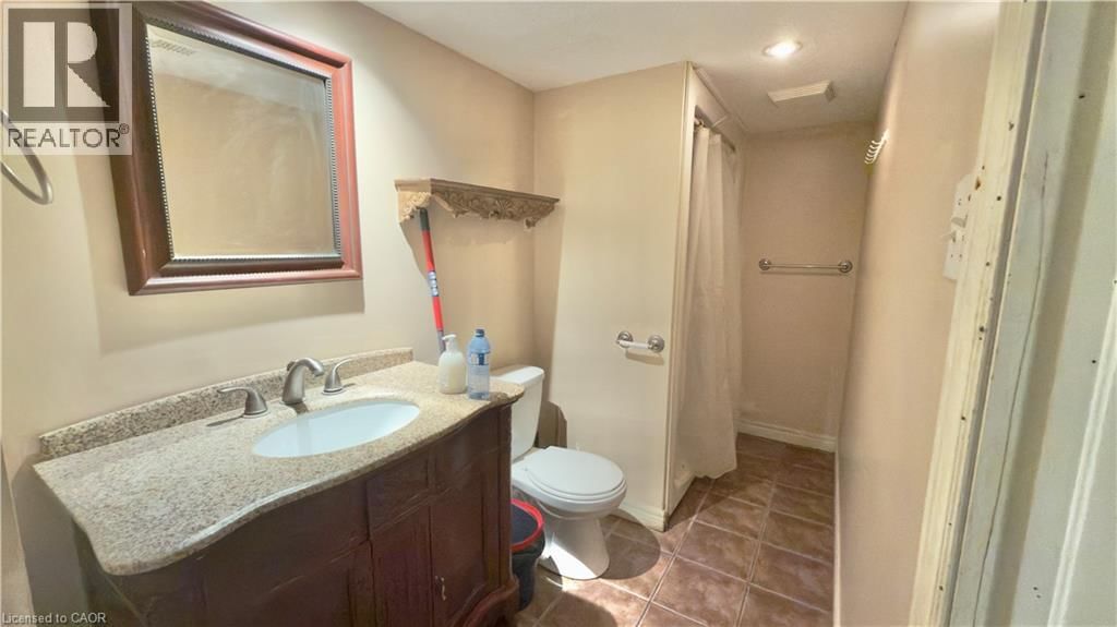 B - 16 MARSHALL STREET Image 12