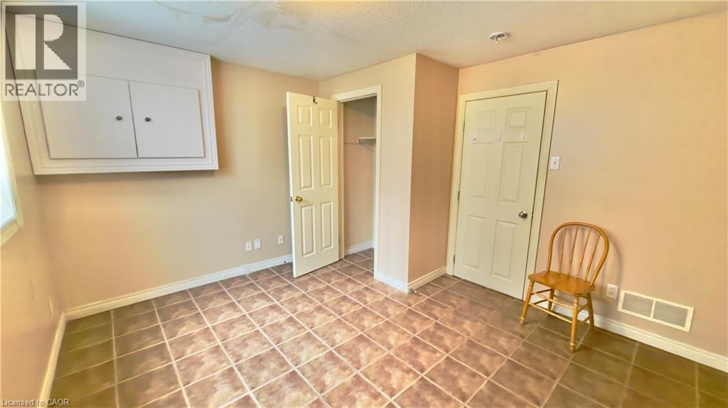 B - 16 MARSHALL STREET Image 14