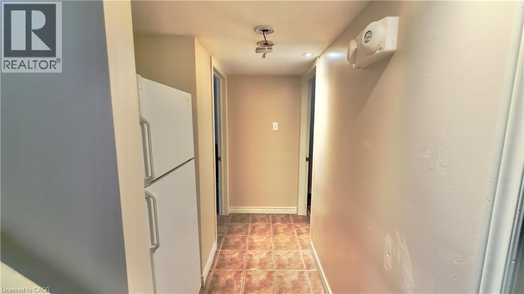 B - 16 MARSHALL STREET Image 16