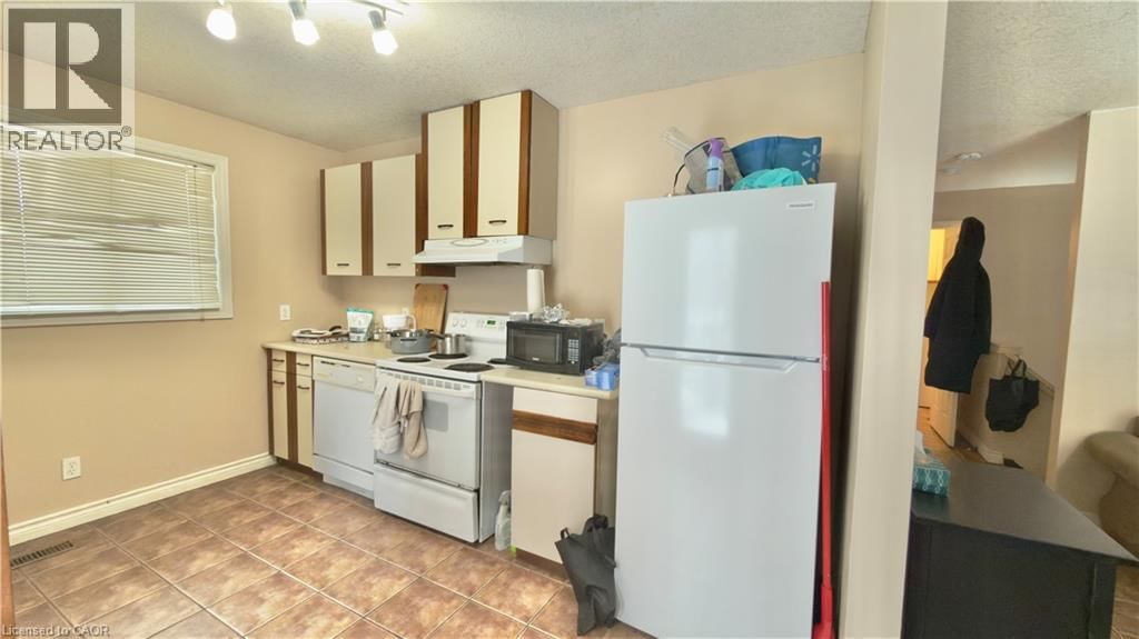 B - 16 MARSHALL STREET Image 5