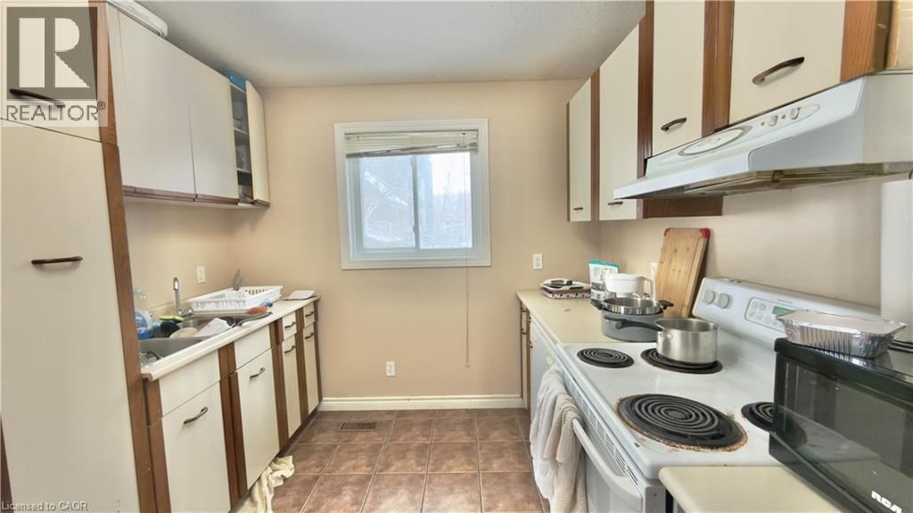 B - 16 MARSHALL STREET Image 6