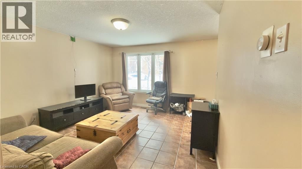 B - 16 MARSHALL STREET Image 9