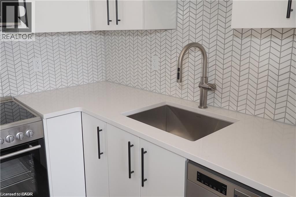 1110 - 15 WELLINGTON STREET SOUTH Image 13