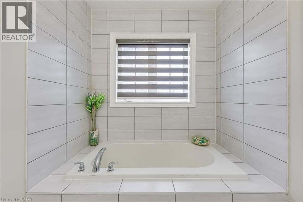 99 MCKNIGHT AVENUE Image 24