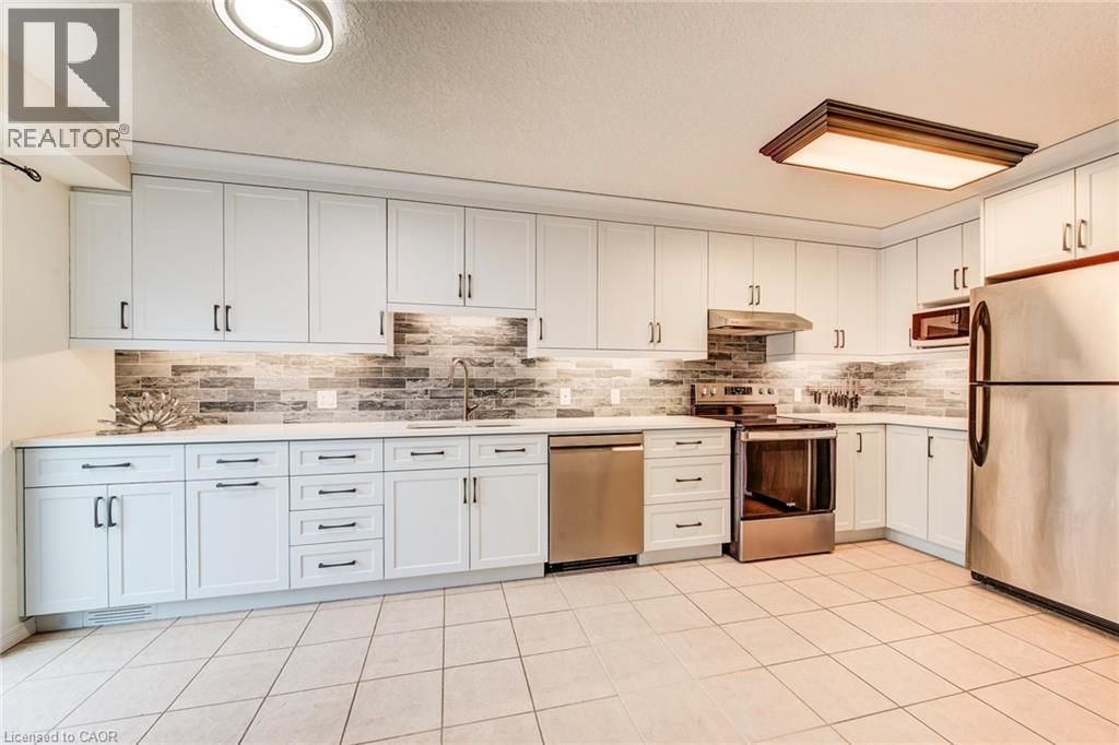 90 UDVARI CRESCENT Image 16