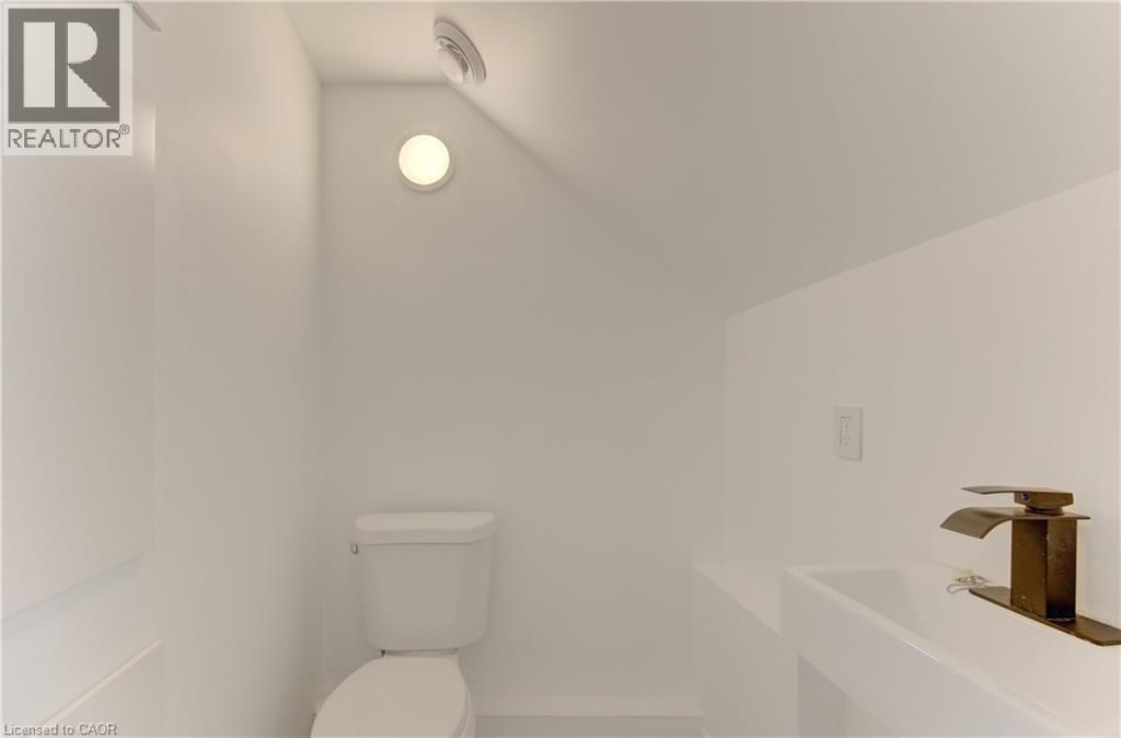 67 LOUISA STREET Image 32