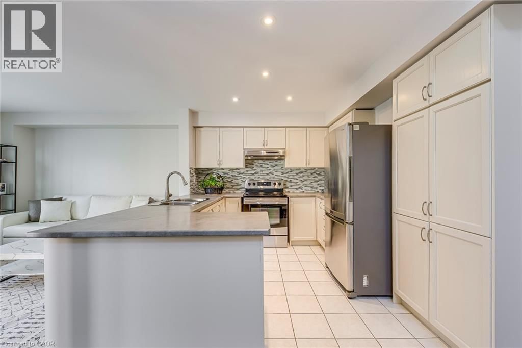 129 HARNESWORTH CRESCENT Image 6