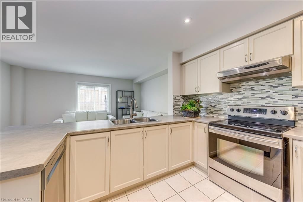 129 HARNESWORTH CRESCENT Image 9