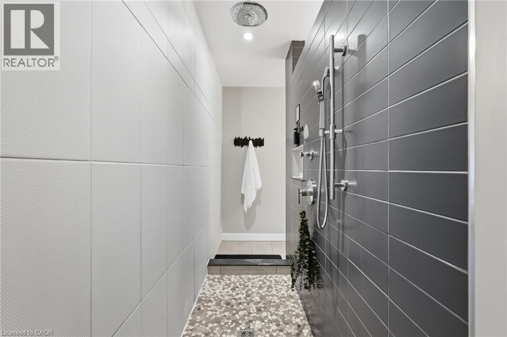 414 JOHN STREET NORTH Image 27