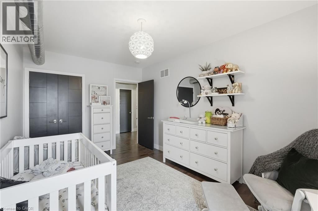 414 JOHN STREET NORTH Image 33