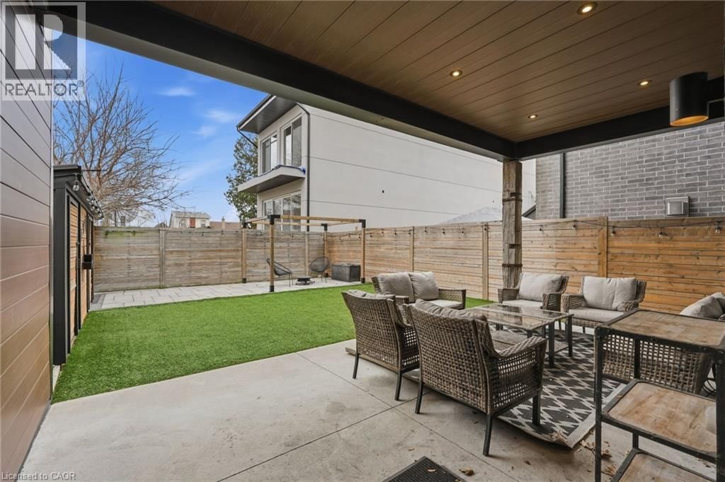 414 JOHN STREET NORTH Image 42