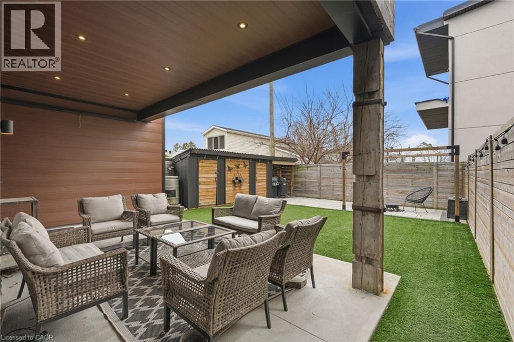 414 JOHN STREET NORTH Image 44