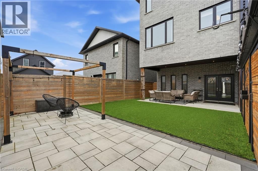 414 JOHN STREET NORTH Image 46