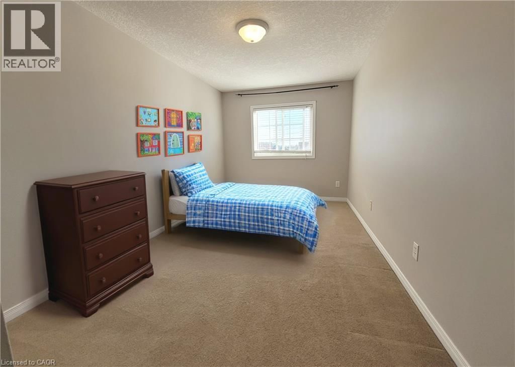 216 FEATHERSTONE CRESCENT Image 11