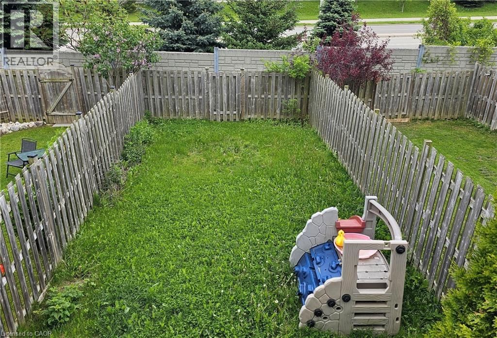 216 FEATHERSTONE CRESCENT Image 14