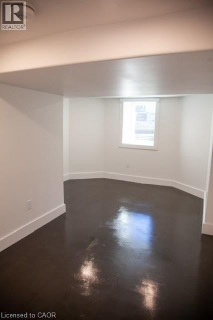 B - 72 WATERLOO AVENUE Image 14