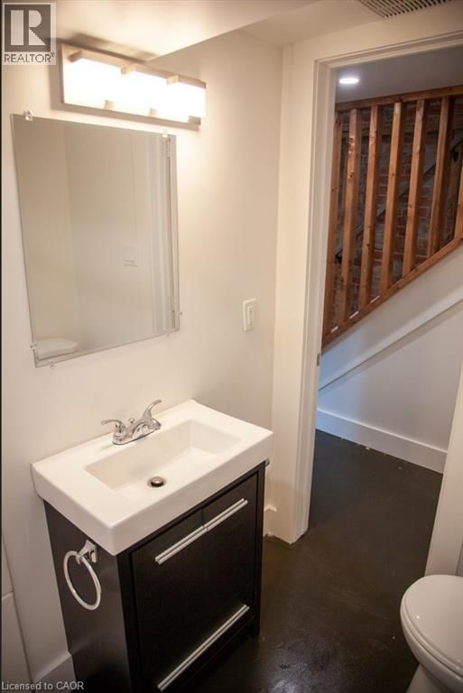 B - 72 WATERLOO AVENUE Image 17