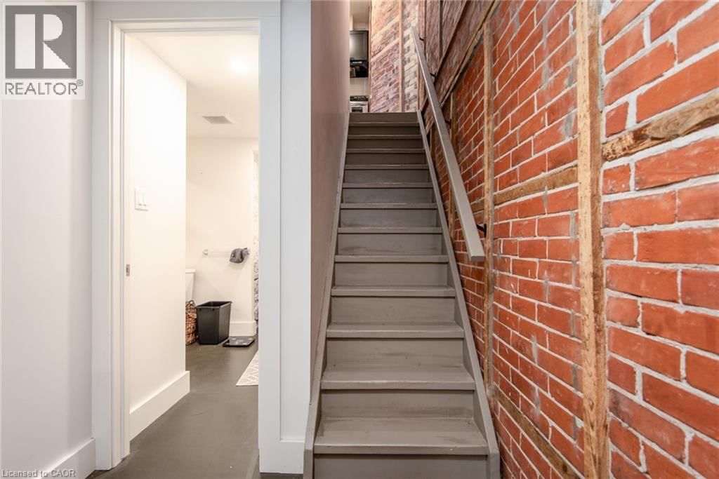 B - 72 WATERLOO AVENUE Image 19