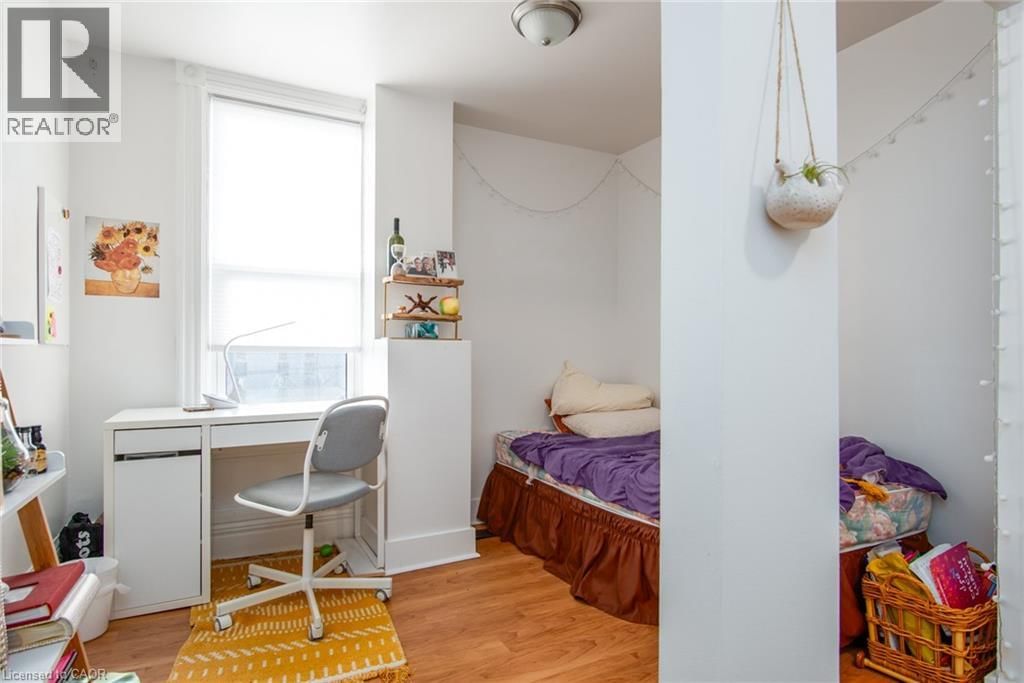 B - 72 WATERLOO AVENUE Image 20